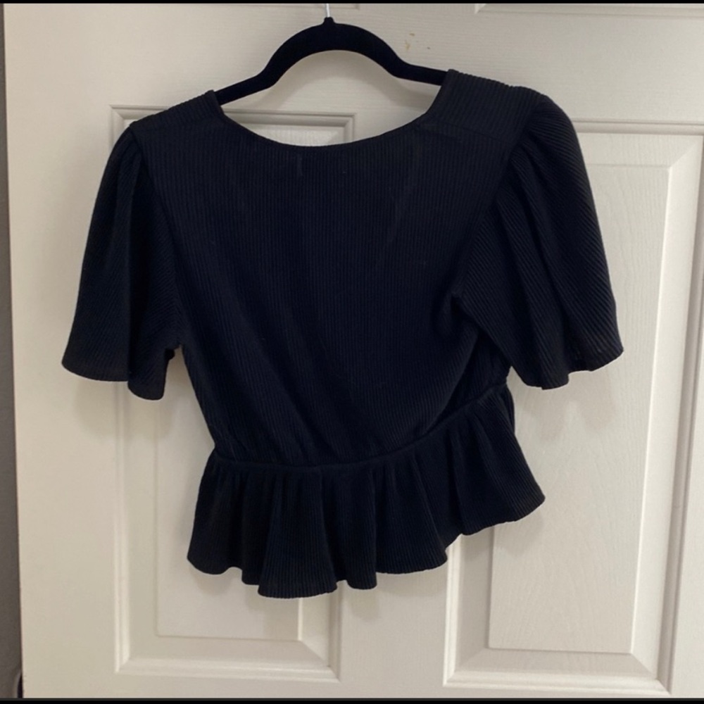 Cute urban crop top!